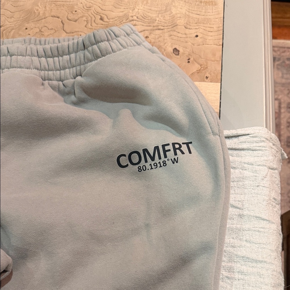 Comfort Men's Light Gray Fleece Joggers - Picture 2 of 5